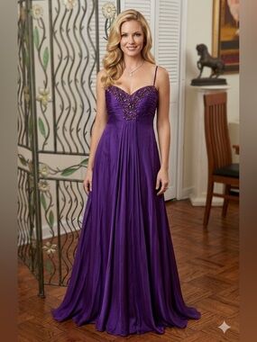 THEIA Night gown for special occasions.
Excellent condition, worn few times.
